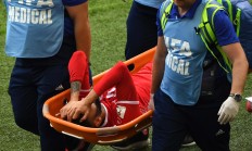 开云体育下载-比赛中受伤的重要球员频繁下场，对球队影响极大的简单介绍