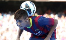 开云官方app入口-赛道与绿茵，当F1争冠战火遇上尤文的压制艺术