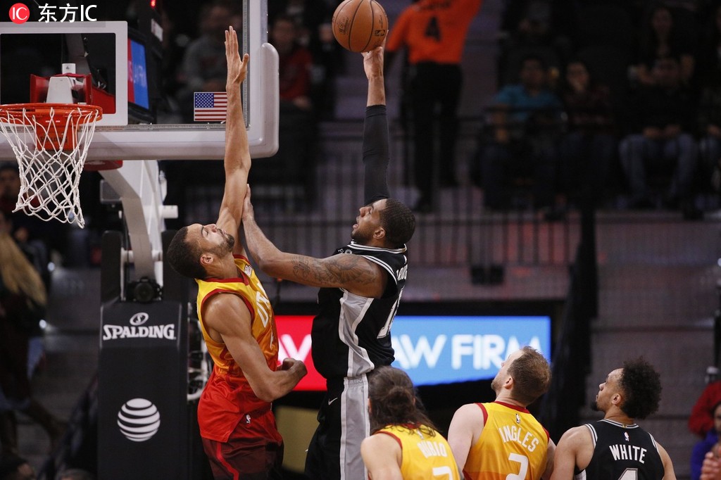 猛龙轻取马刺,戈贝尔三分雨点燃全场 猛龙轻取马刺,戈贝尔三分雨点燃全场