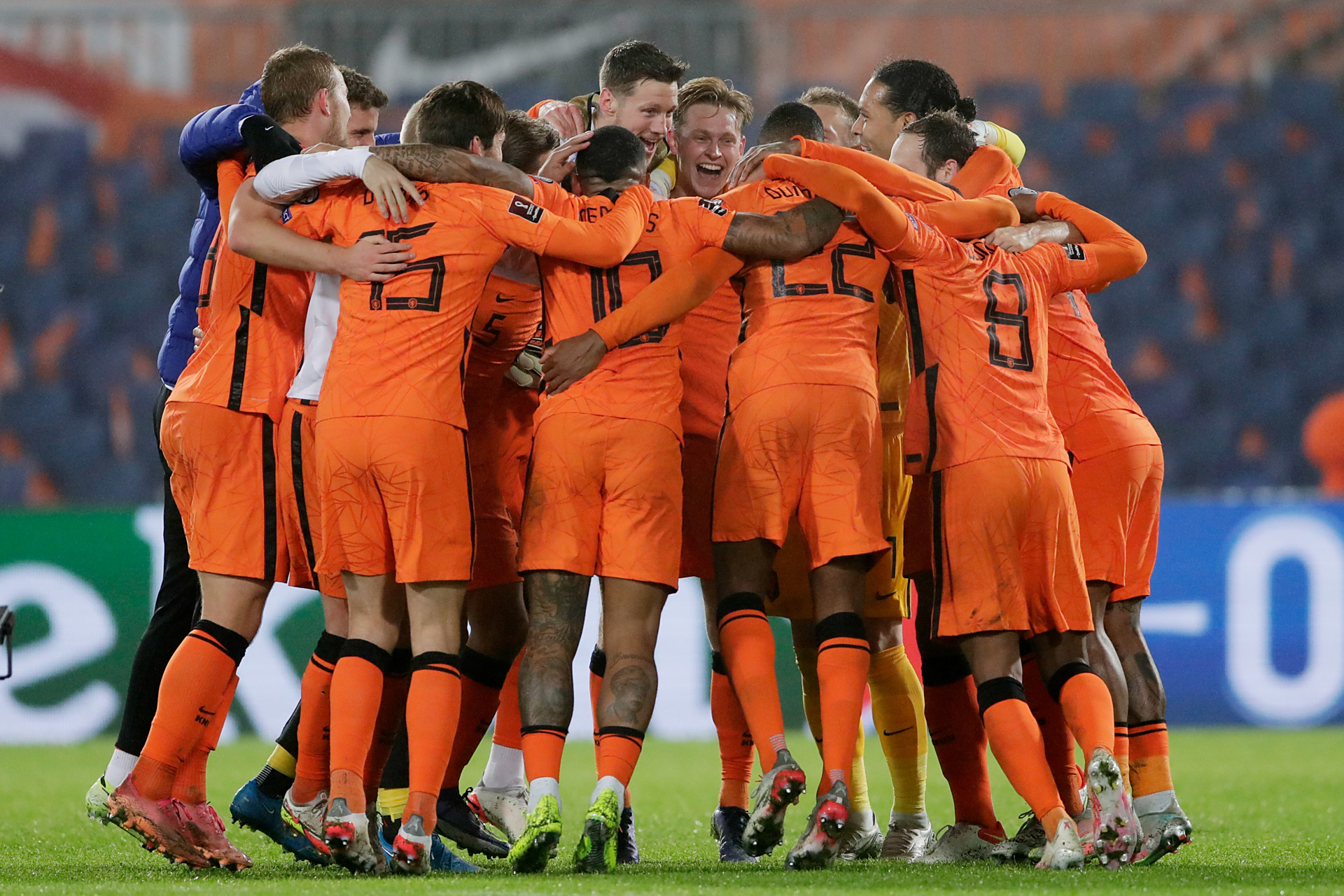 荷兰足球队在全球比赛中斩获大胜的简单介绍 荷兰足球队在全球比赛中斩获大胜的简单介绍