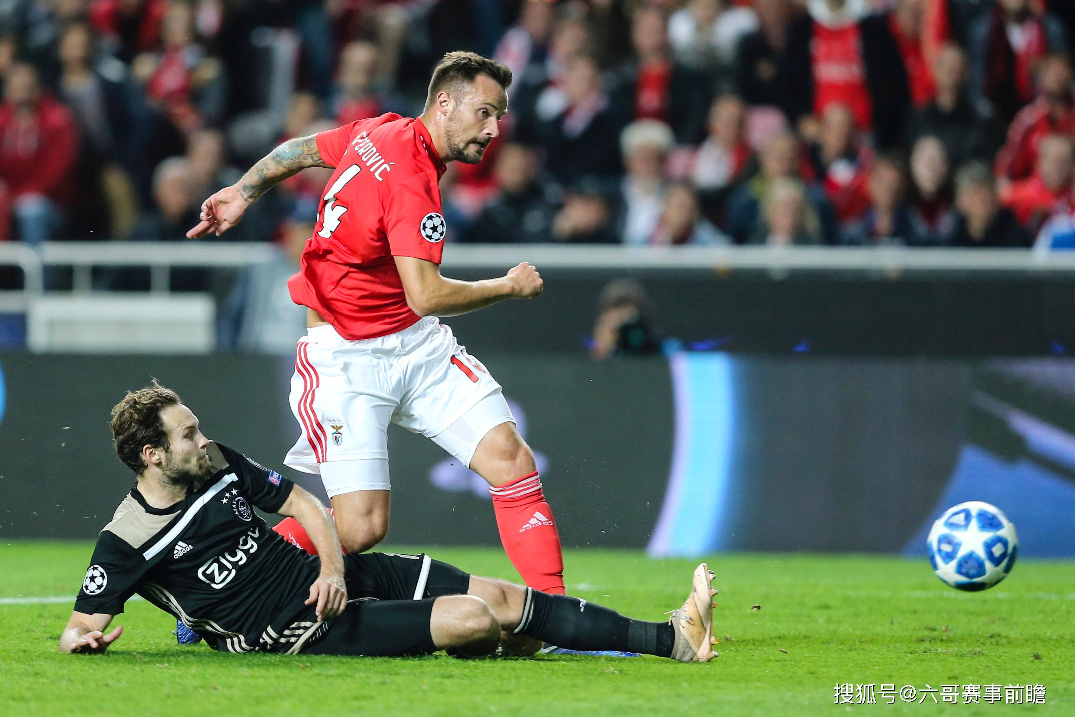 包含西方选手击败对手，领先进入总决赛的词条