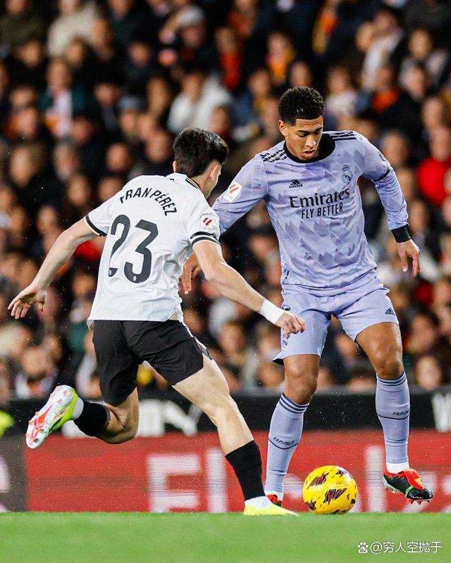 大阪瓦伦西亚大比分战胜,继续领头 大阪瓦伦西亚大比分战胜,继续领头