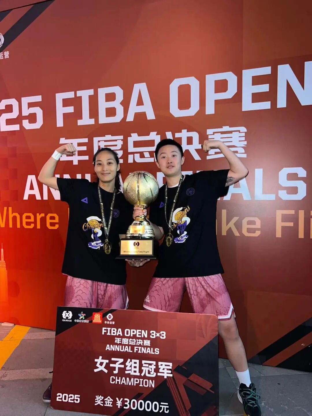 包含狂揽个人荣誉,球员豪夺MVP称号的词条 包含狂揽个人荣誉,球员豪夺MVP称号的词条