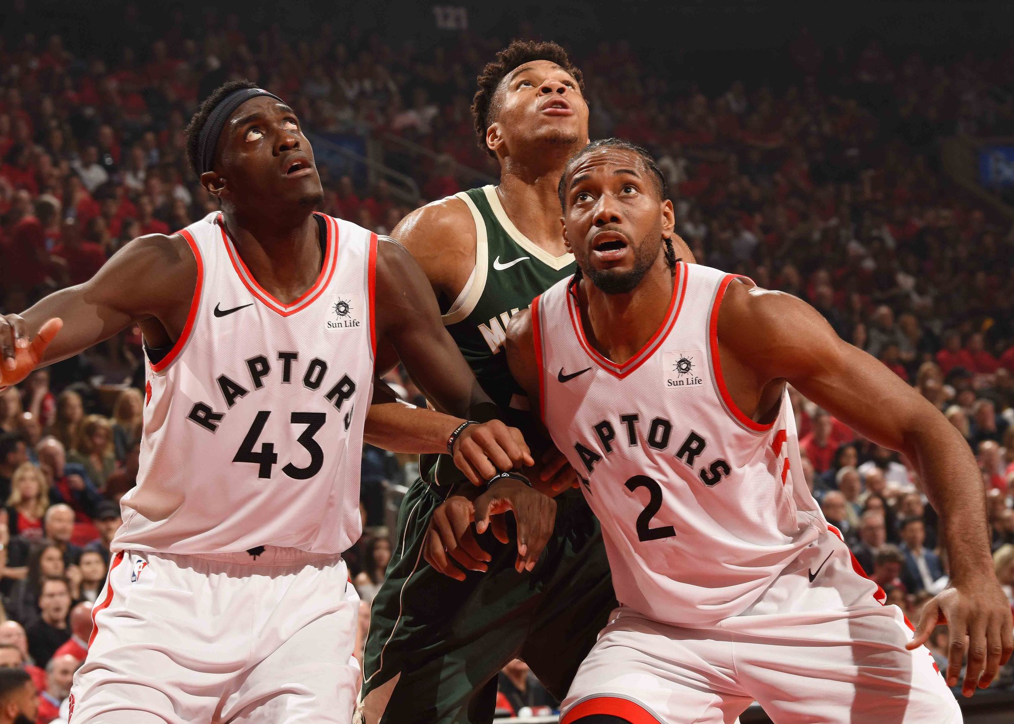 关于新疆队鏖战辽宁队，伦纳德统治全场的信息