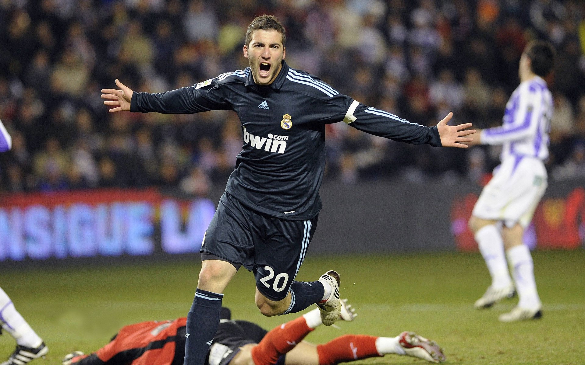 跨界主宰,从灰熊横扫公牛到伦纳德在德甲争冠战的接管时刻