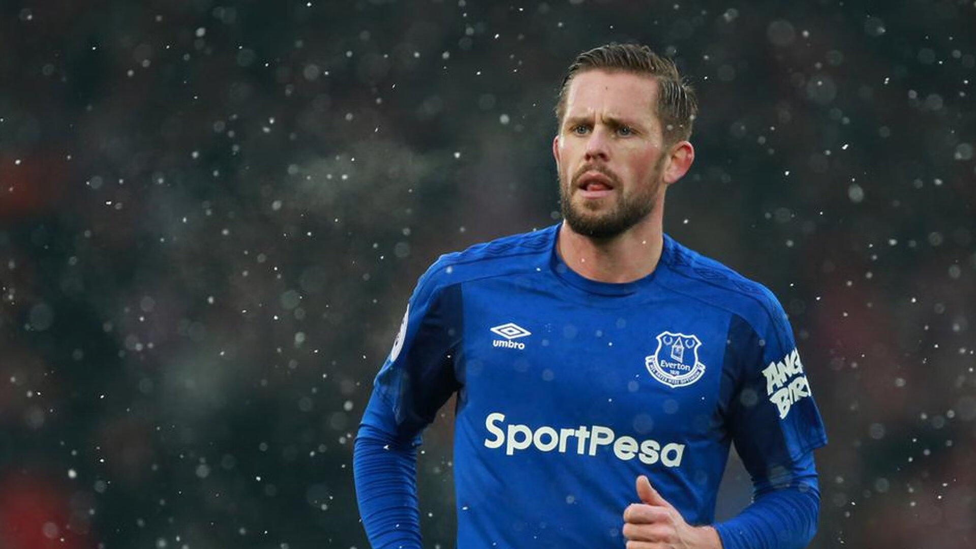 灰熊狂胜森林狼,恩比德刷新纪录,一场比赛,两种传奇