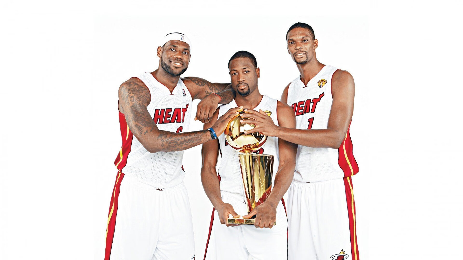 欧冠淘汰赛焦点战，篮网终结掘金？当跨界想象碰撞体育激情