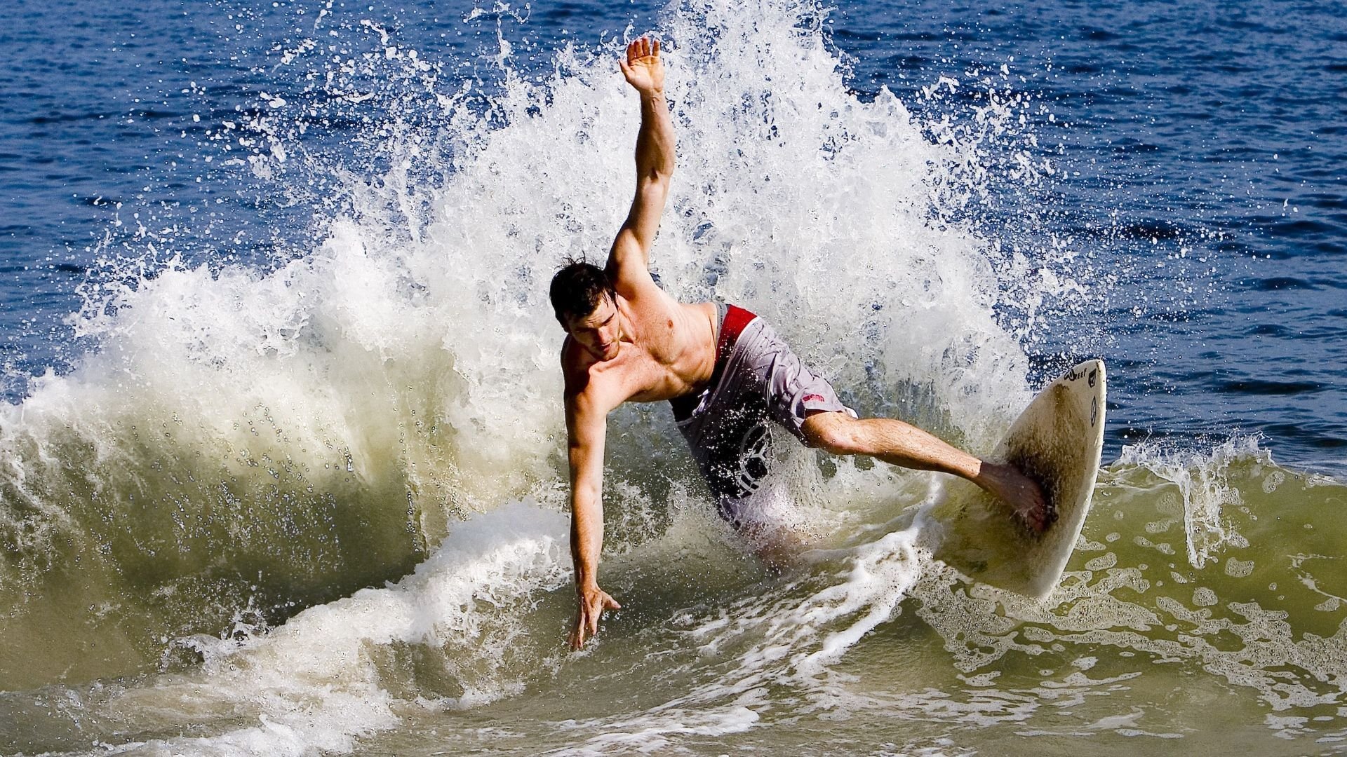 威廉姆斯力克哈斯车队，拉塞尔高光表现诠释未来之星崛起