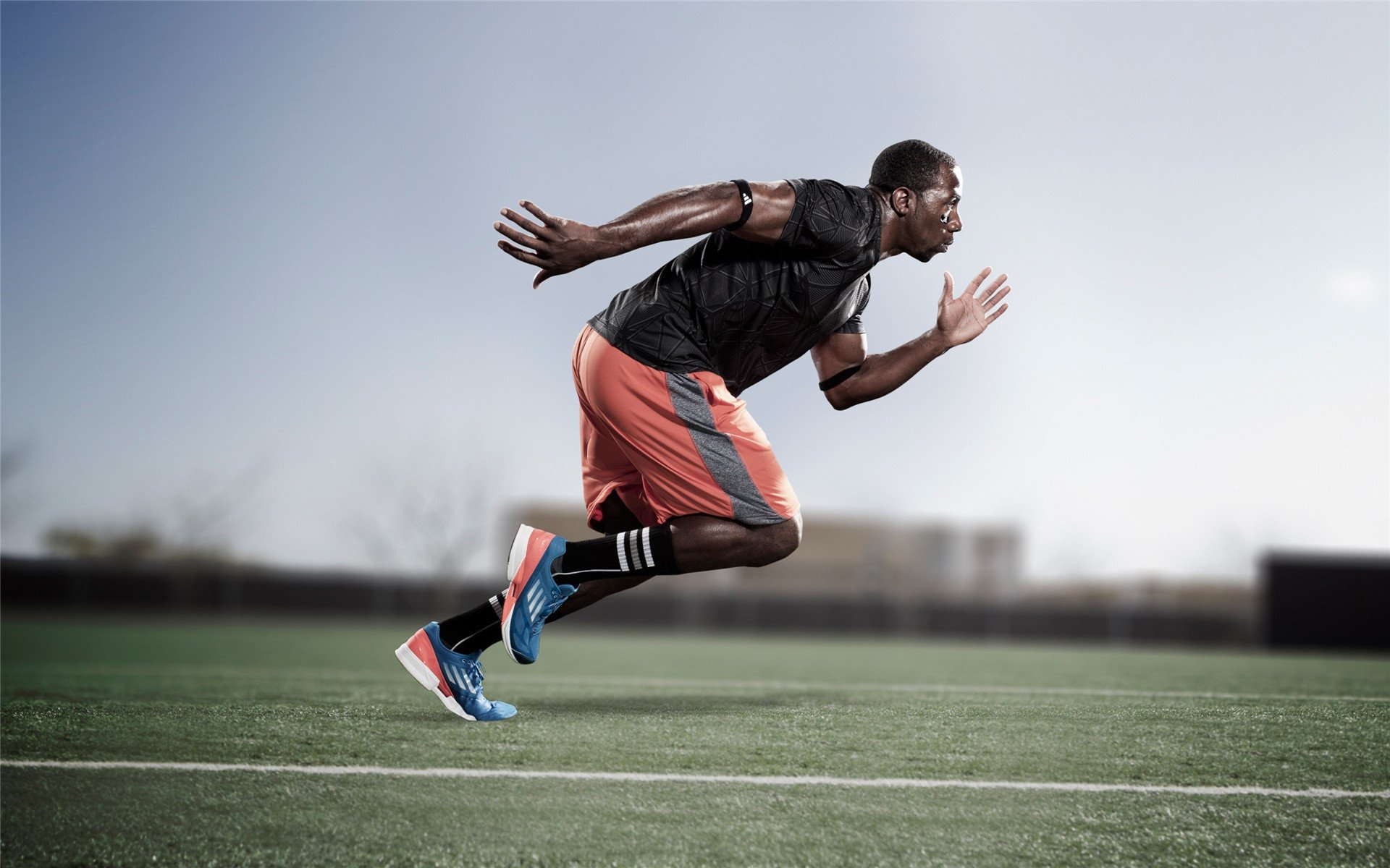 红牛二队碾压迈凯伦，塞恩斯扛起全队，一场颠覆认知的F1逆袭